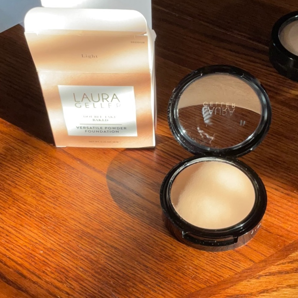 Laura Geller Double Take Baked Versatile Powder Foundation “ Light” shade